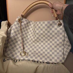 Authentic lv artsy bag. Brand new never used!